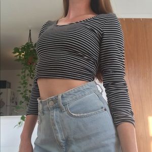 Long sleeve black and white scoop neck crop top